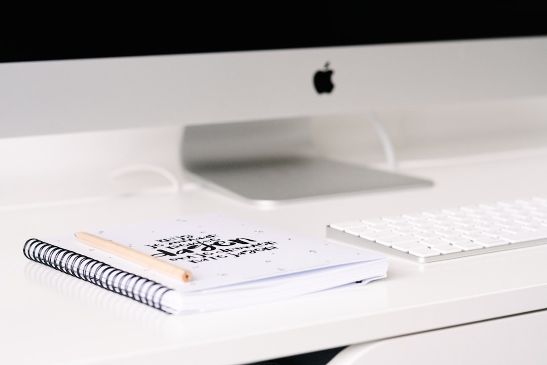 Skizzenbuch mit Layout-Wireframes, erste Konzepte aus 2020.